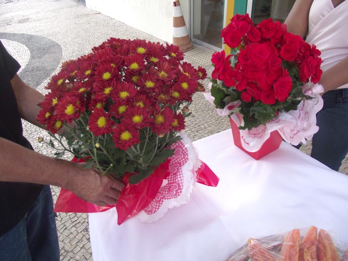 Banc&aacute;rios do Basa foram recepcionados com caf&eacute; da manh&atilde; e flores oferecidos pelo SEEB-MA