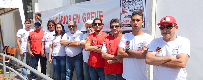 Greve fecha Itaú Rua Grande